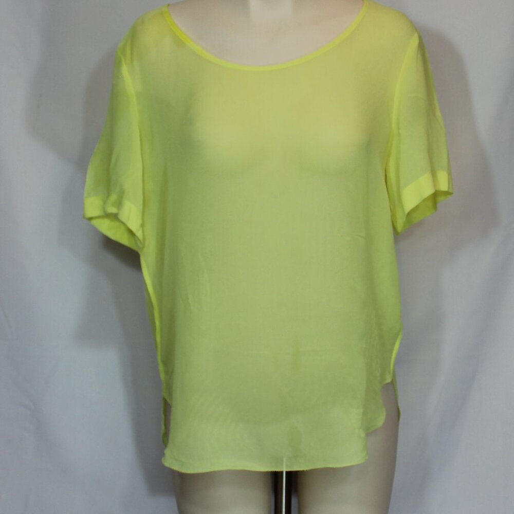 Wilfred Aritzia yellow 100% silk short sleeve crew neck  top size medium